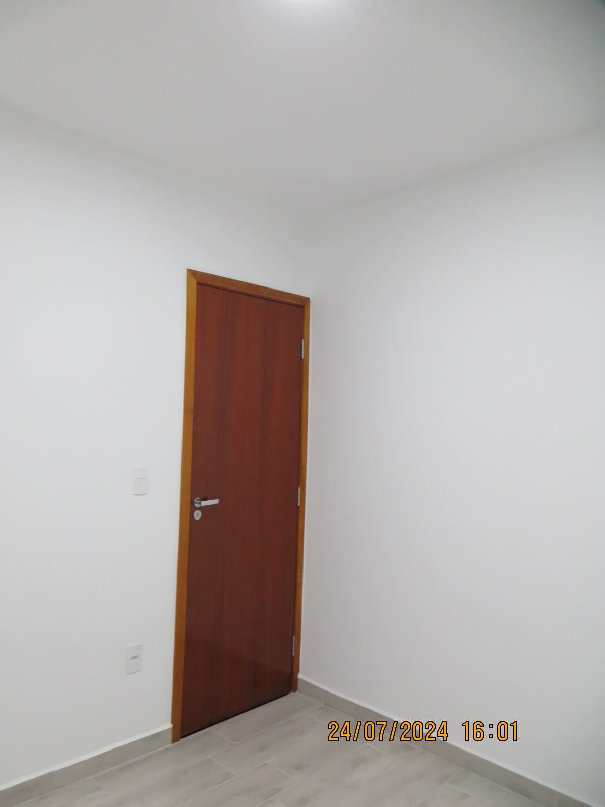 8- QUARTO 2- PORTA